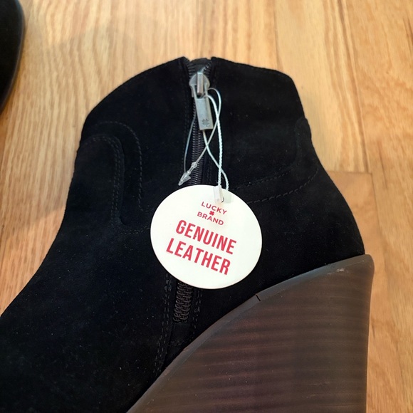 NWT Lucky brand ankle suede wedge booties, size 8 - Picture 1 of 6